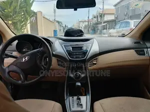 Hyundai Elantra Limited 2012