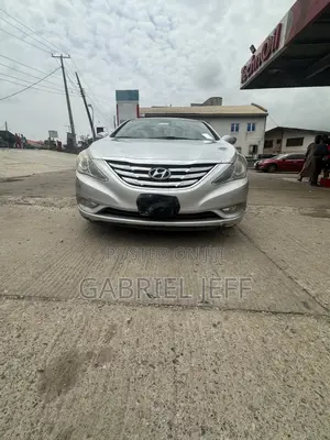 Hyundai Sonata GLS Sedan FWD (2.4L 4cyl 6A) 2013
