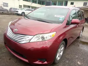 Toyota Sienna 2011 Red