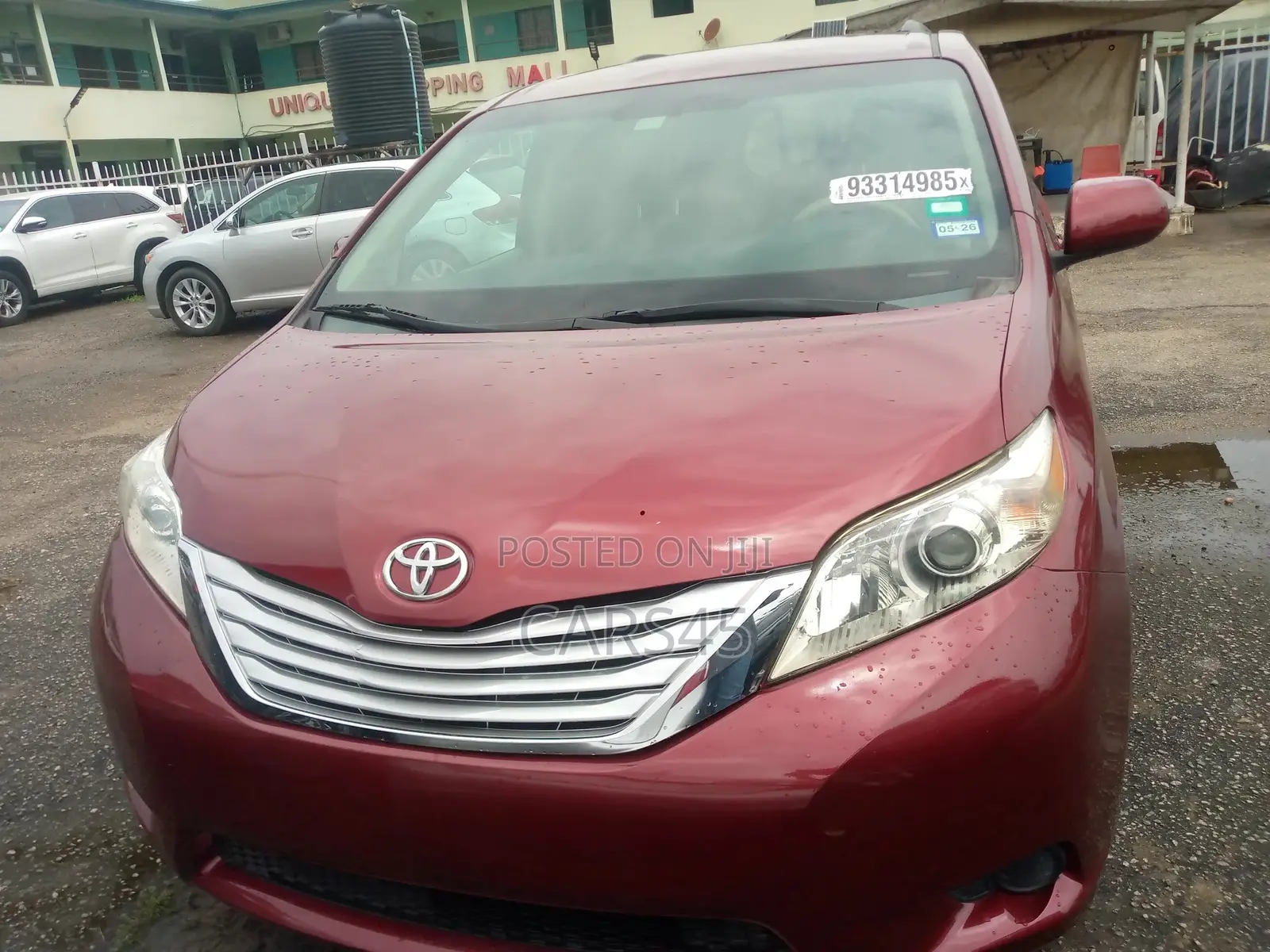 Toyota Sienna 2011 Red