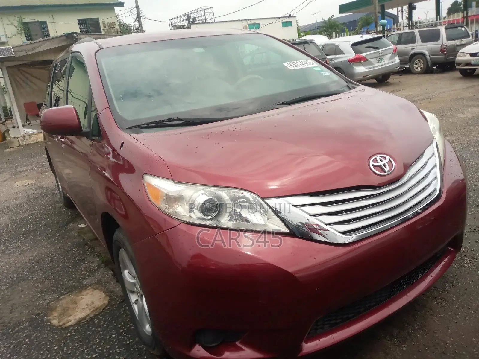 Toyota Sienna 2011 Red