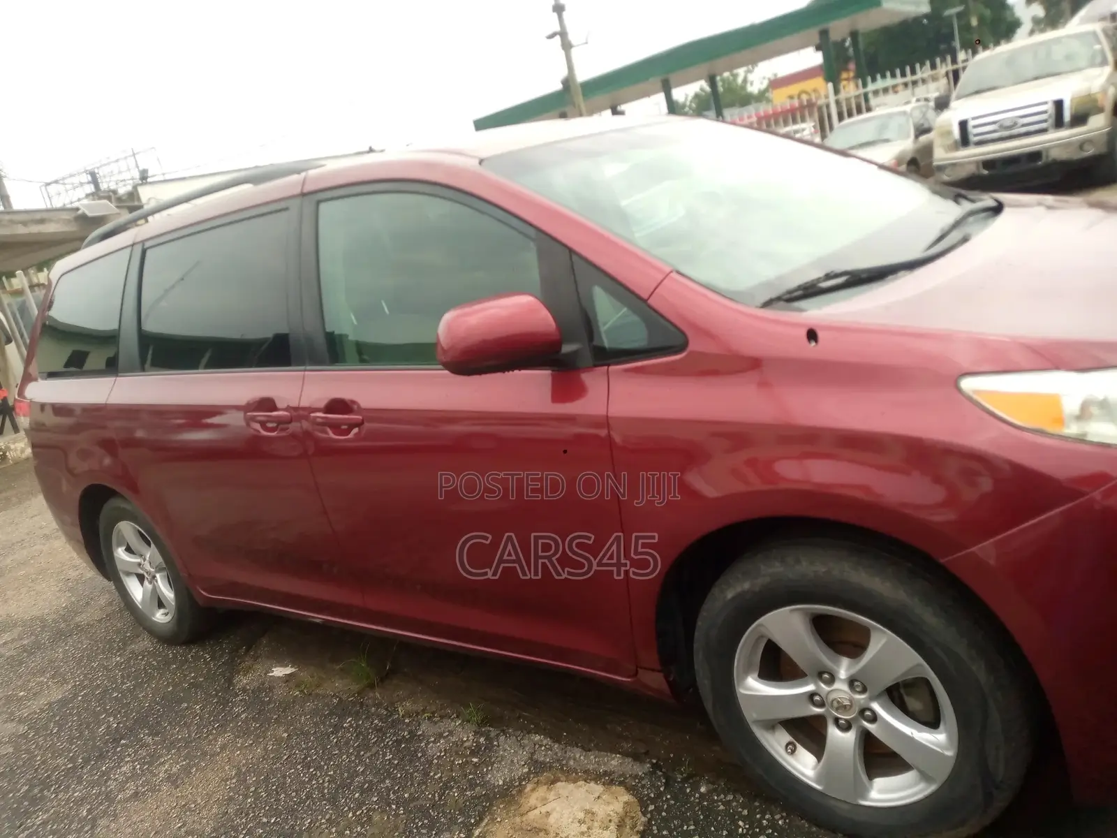 Toyota Sienna 2011 Red