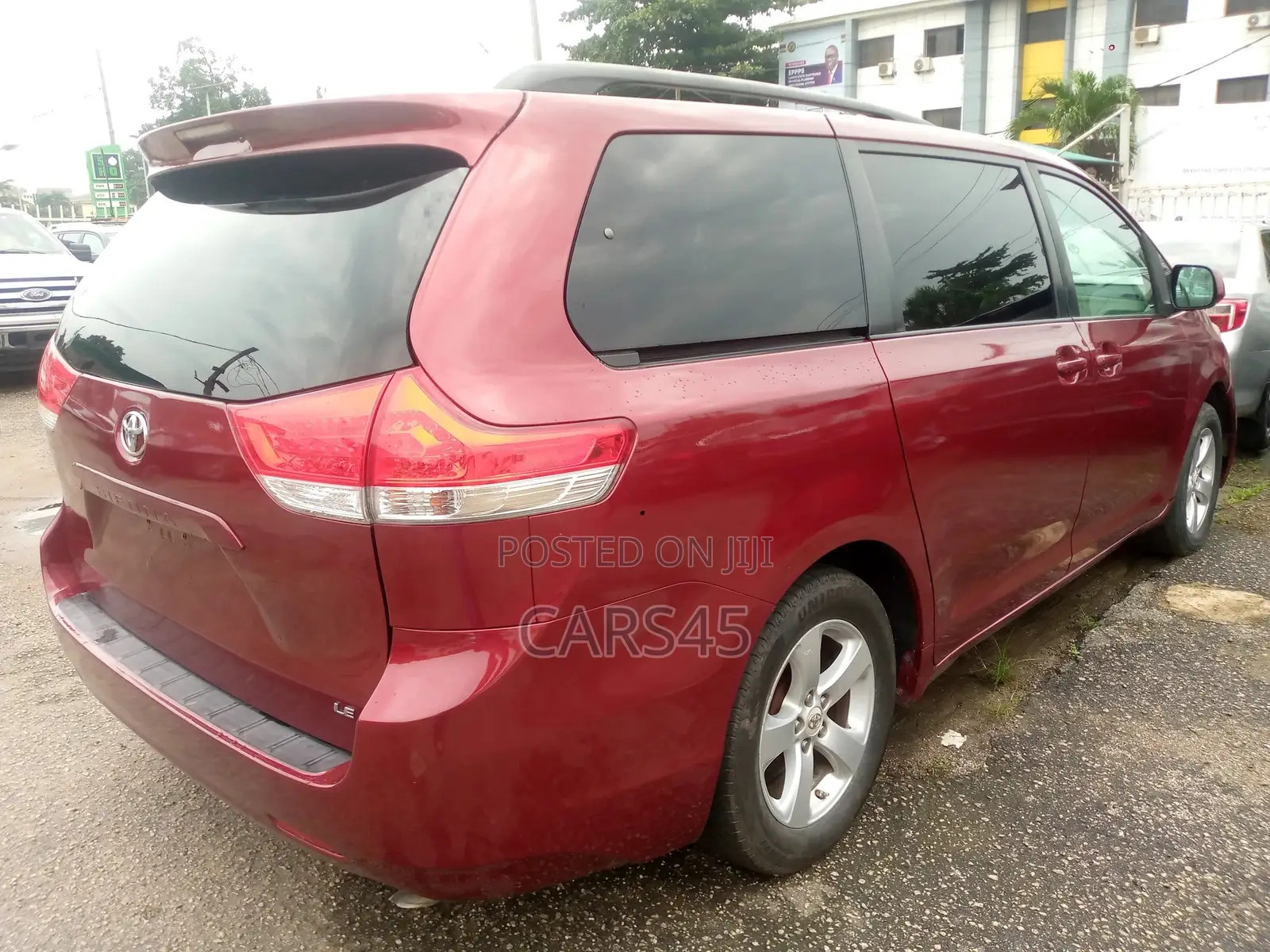 Toyota Sienna 2011 Red