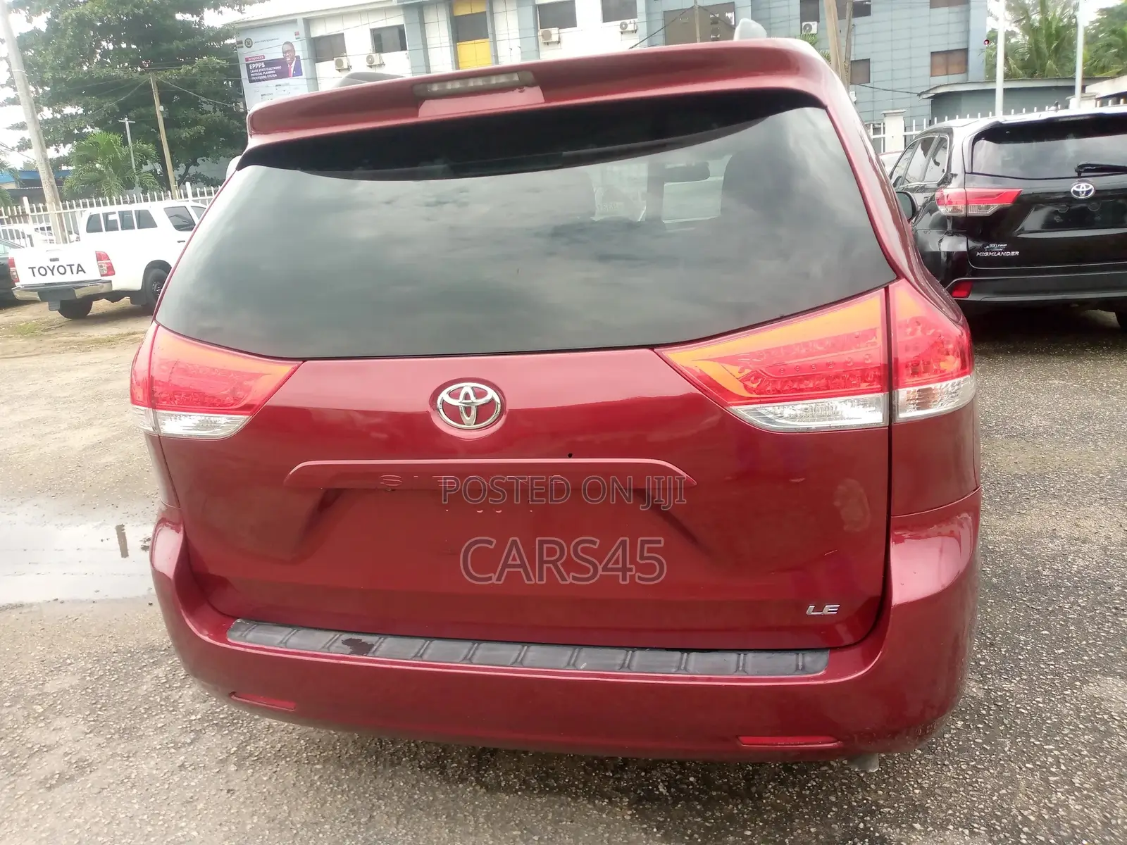 Toyota Sienna 2011 Red