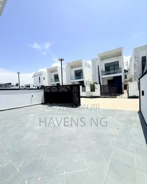 5bdrm Duplex in Lekki Phase 2 for sale