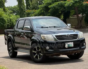 Toyota Hilux 2014 Black