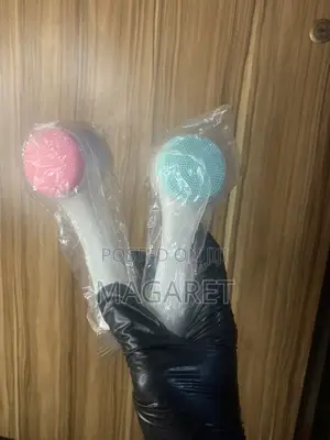 2 Sided Face Brush