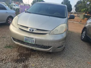 Toyota Sienna 2006 Gold