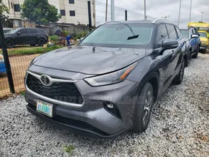 Toyota Highlander 2022 Gray