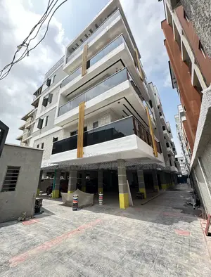 3bdrm Apartment in A Well Secured, Lekki Phase 1 for sale