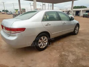 Honda Accord 2005 Silver