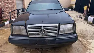 Mercedes-Benz E200 1993 Blue