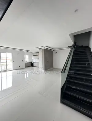 2bdrm Maisonette in A Well Secured, Lekki Phase 1 for sale