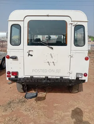 Land Rover Defender 2000 White