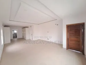3bdrm Block of Flats in Abiodun Bero, Lagos Island / Lagos Island