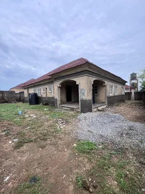 4bdrm Bungalow in Located Behind, Galadimawa for sale