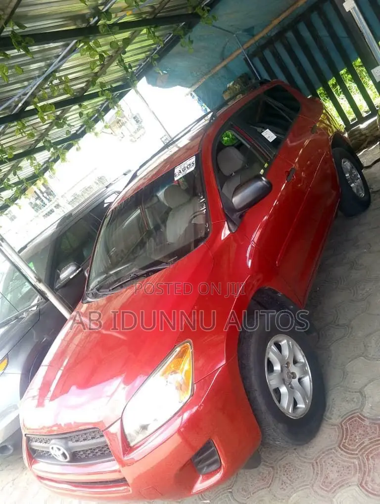 Toyota RAV4 2010 Red