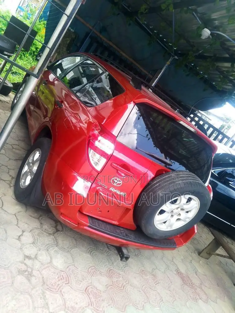 Toyota RAV4 2010 Red