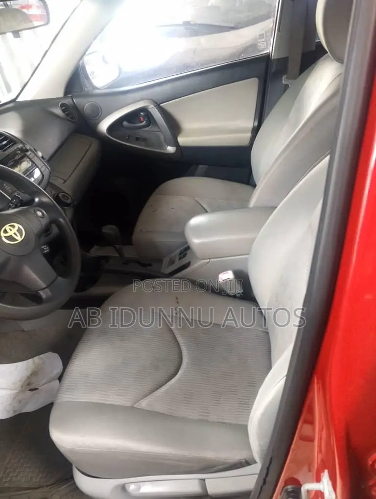Toyota RAV4 2010 Red