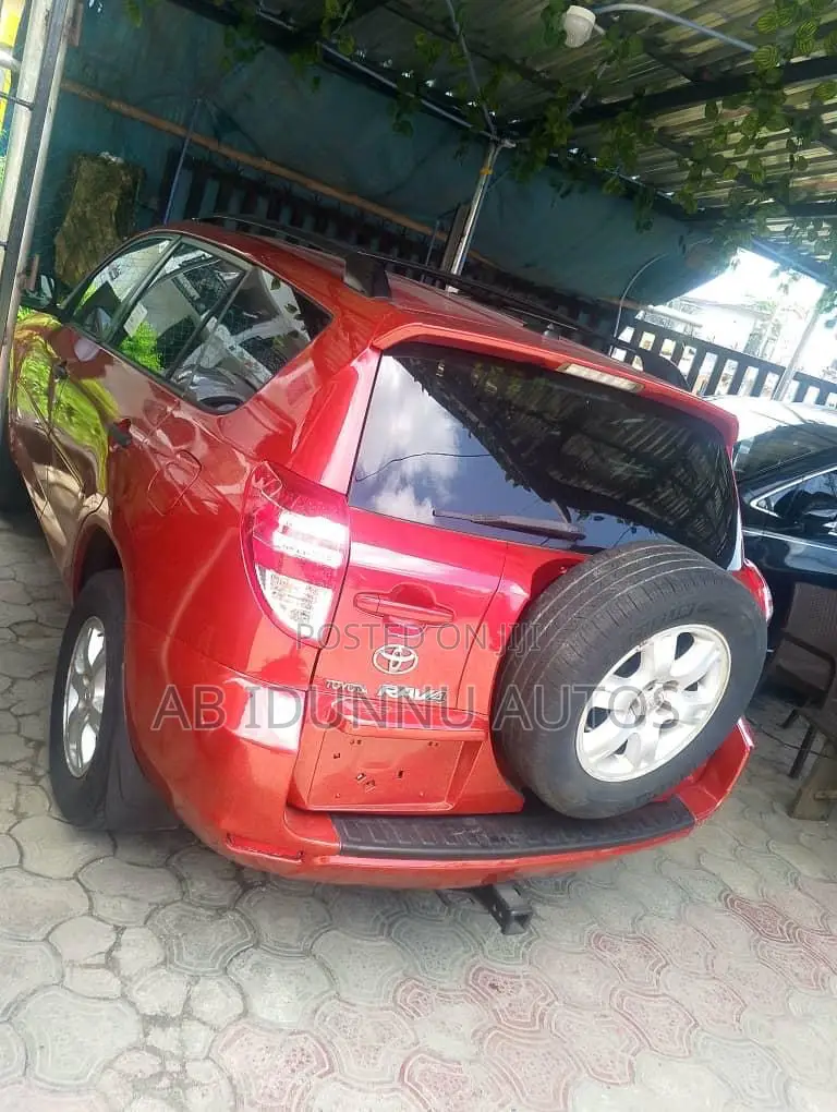 Toyota RAV4 2010 Red