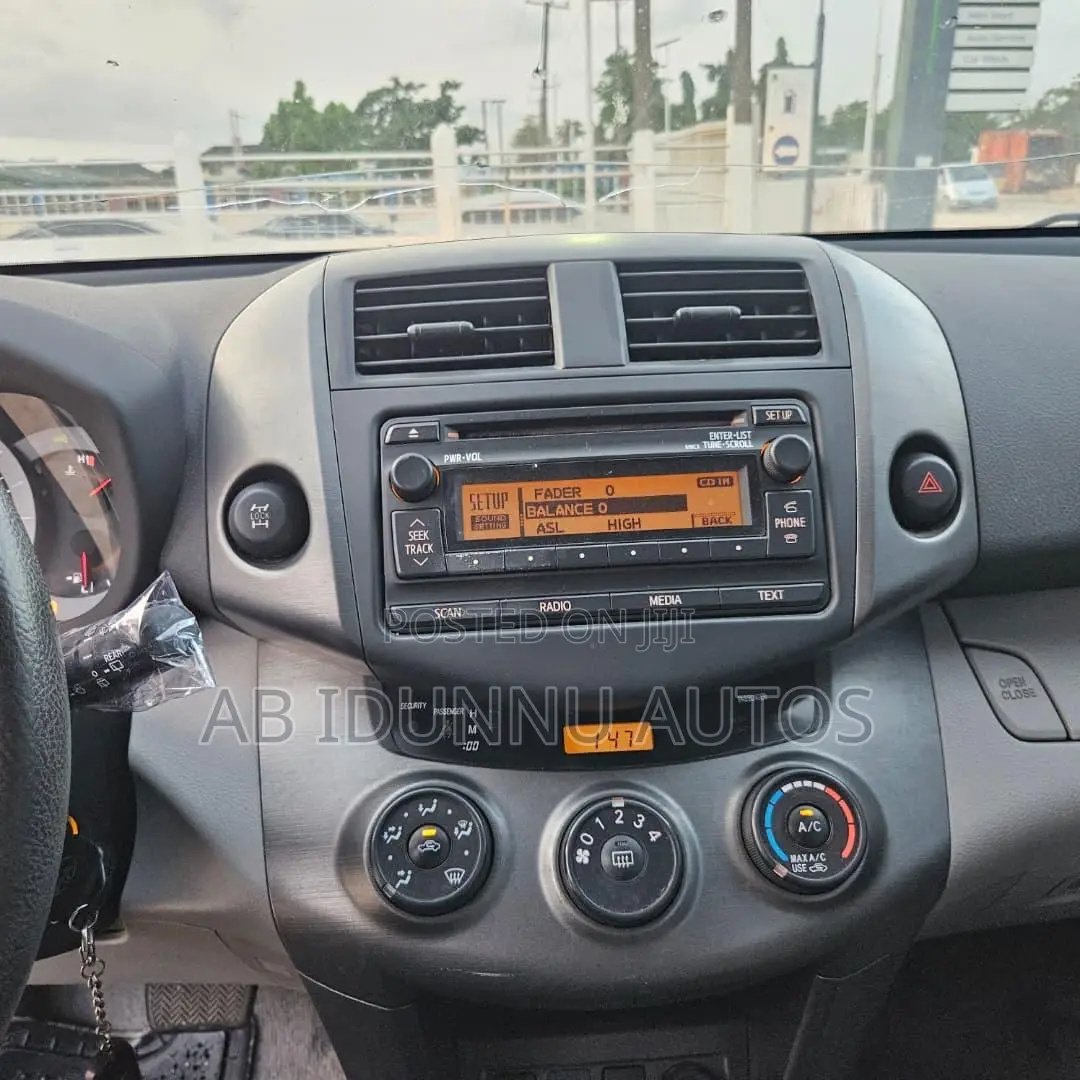 Toyota RAV4 2010 Red