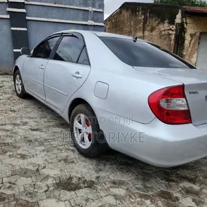 Toyota Camry LE 4dr Sedan (2.4L 4cyl 5A) 2005 Silver