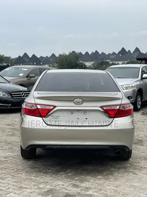 Toyota Camry 2016 Gold