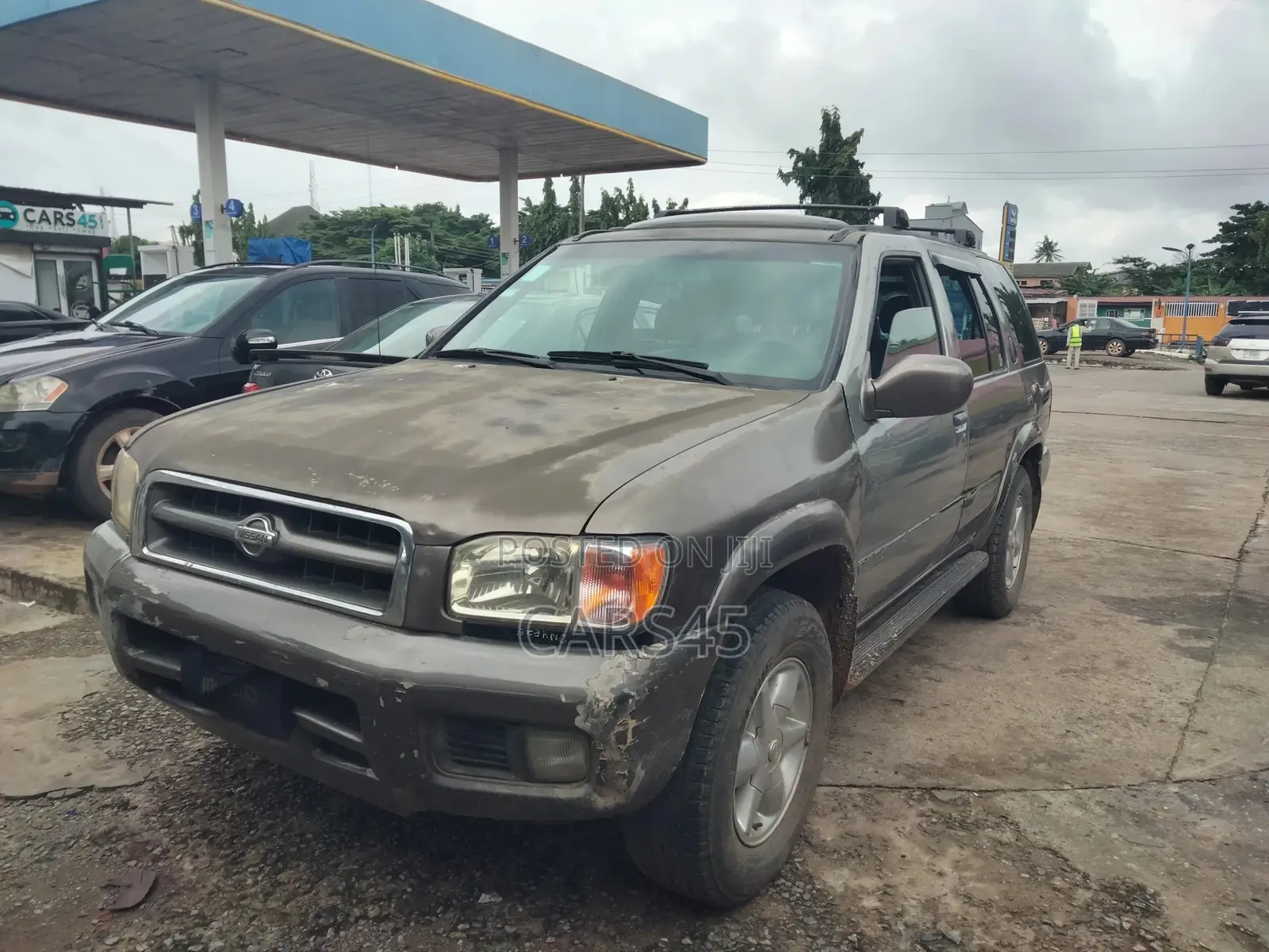 Nissan Pathfinder Automatic 2001 Gray