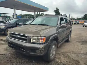 Nissan Pathfinder Automatic 2001 Gray