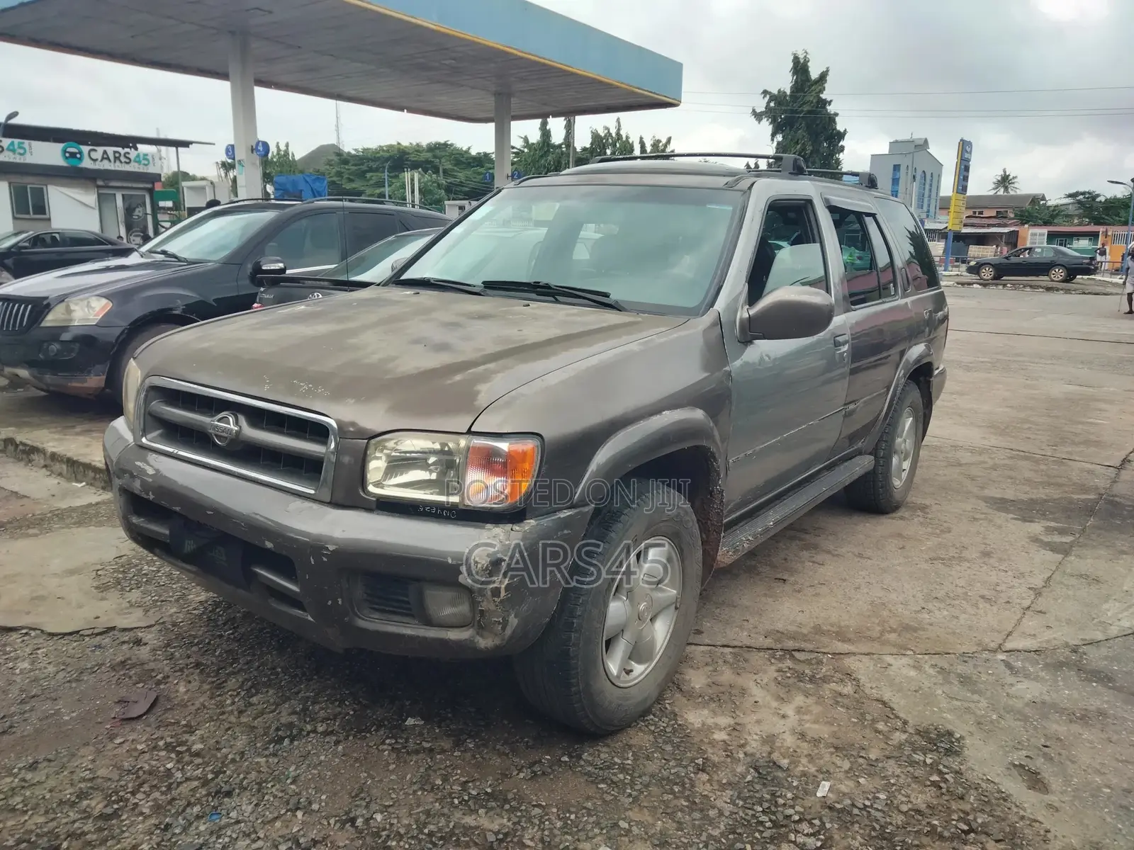 Nissan Pathfinder Automatic 2001 Gray