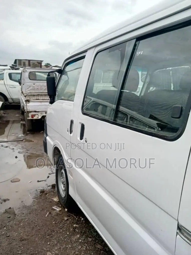 Ford E250 2000 White