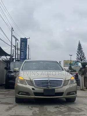 Mercedes-Benz E350 Base 4Matic Sedan AWD (3.5L 6cyl 7A) 2010 Gold