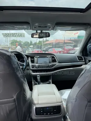 Toyota Highlander XLE 4dr SUV AWD (3.5L 6cyl 6A) 2014 White