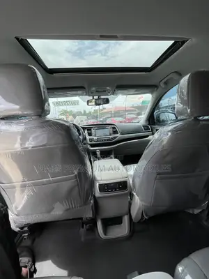 Toyota Highlander XLE 4dr SUV AWD (3.5L 6cyl 6A) 2014 White