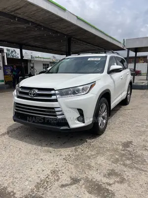Toyota Highlander XLE 4dr SUV AWD (3.5L 6cyl 6A) 2014 White