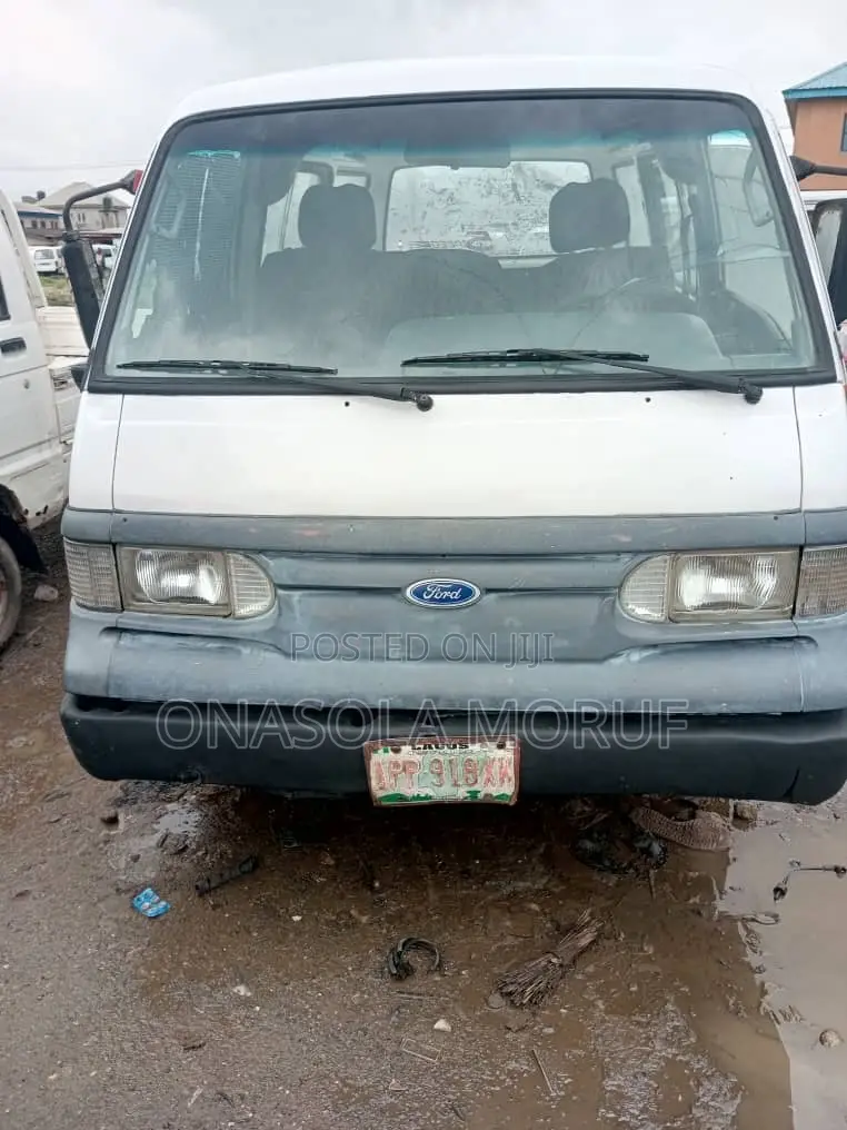 Ford E250 2000 White