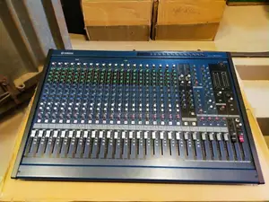 Yamaha Mg24/14fx Professional 24-Channel Mixing Console