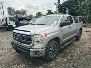 Toyota Tundra 2014 Silver