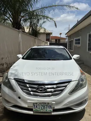 Hyundai Sonata Limited Sedan FWD (2.4L 4cyl 6A) 2011 White