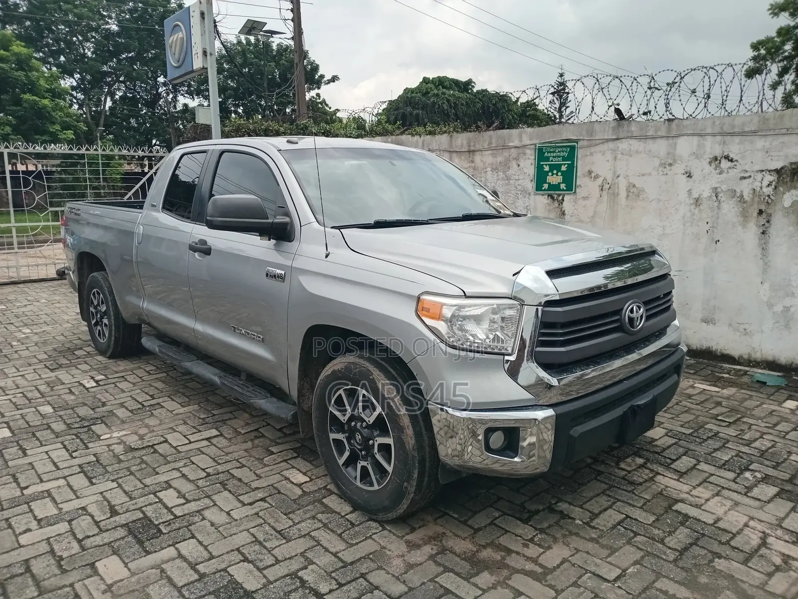 Toyota Tundra 2014 Silver