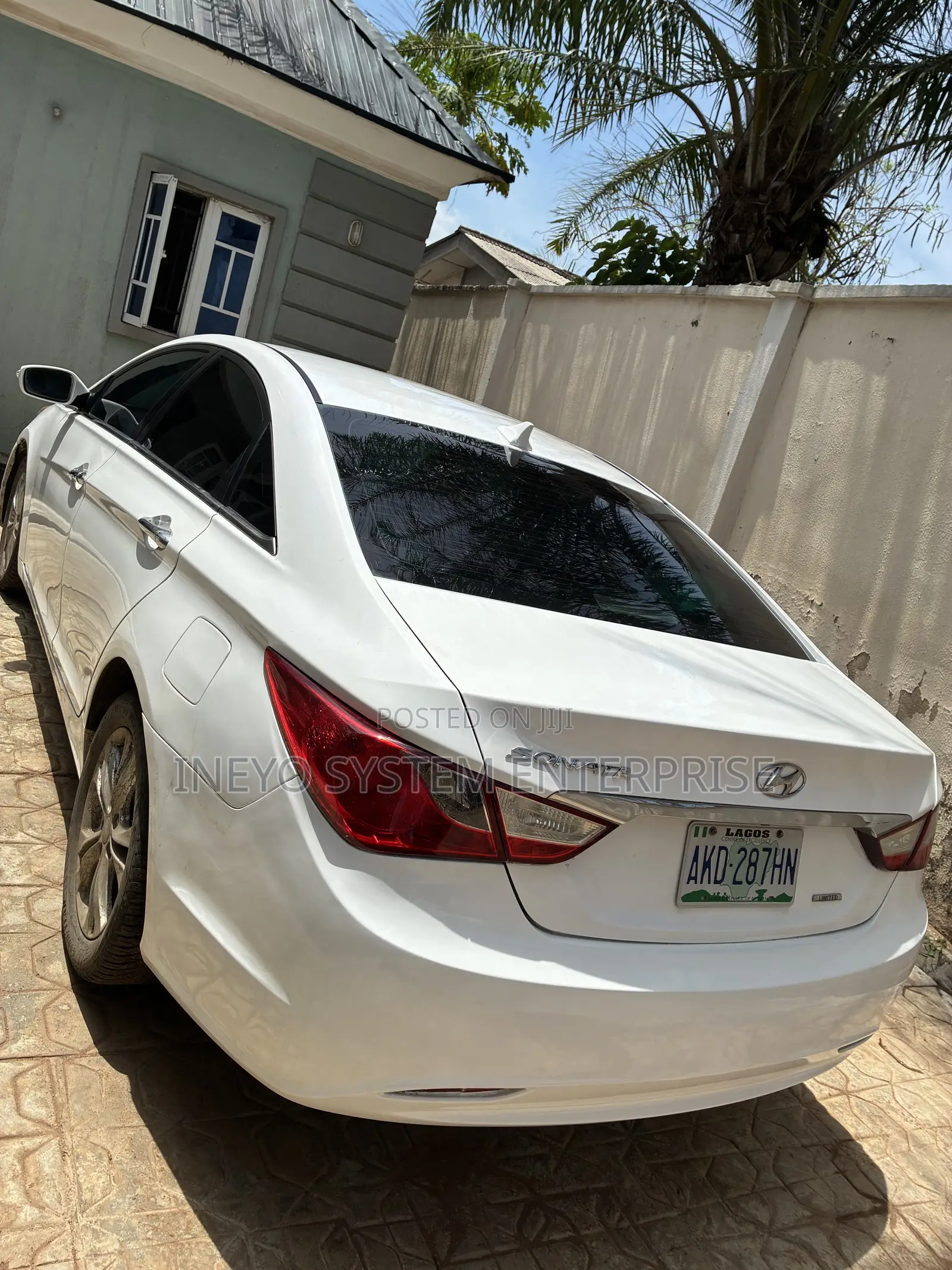 Hyundai Sonata Limited Sedan FWD (2.4L 4cyl 6A) 2011 White