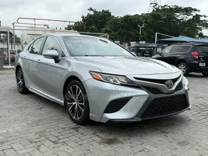 Toyota Camry 2018 Silver