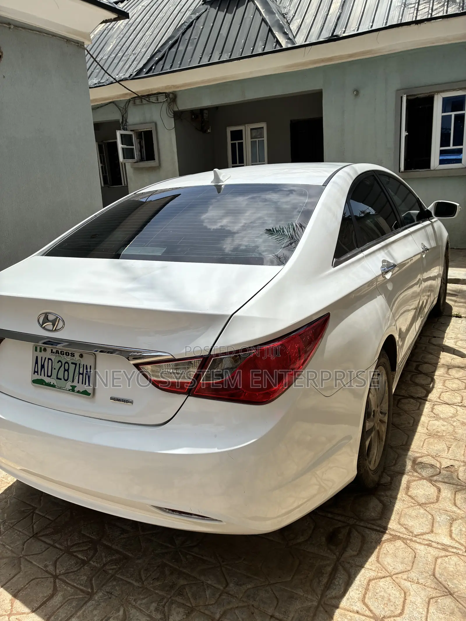 Hyundai Sonata Limited Sedan FWD (2.4L 4cyl 6A) 2011 White