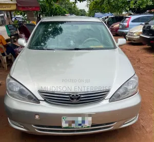 Toyota Camry 2004 Silver