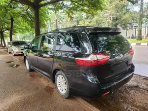 Toyota Sienna 2015 Black