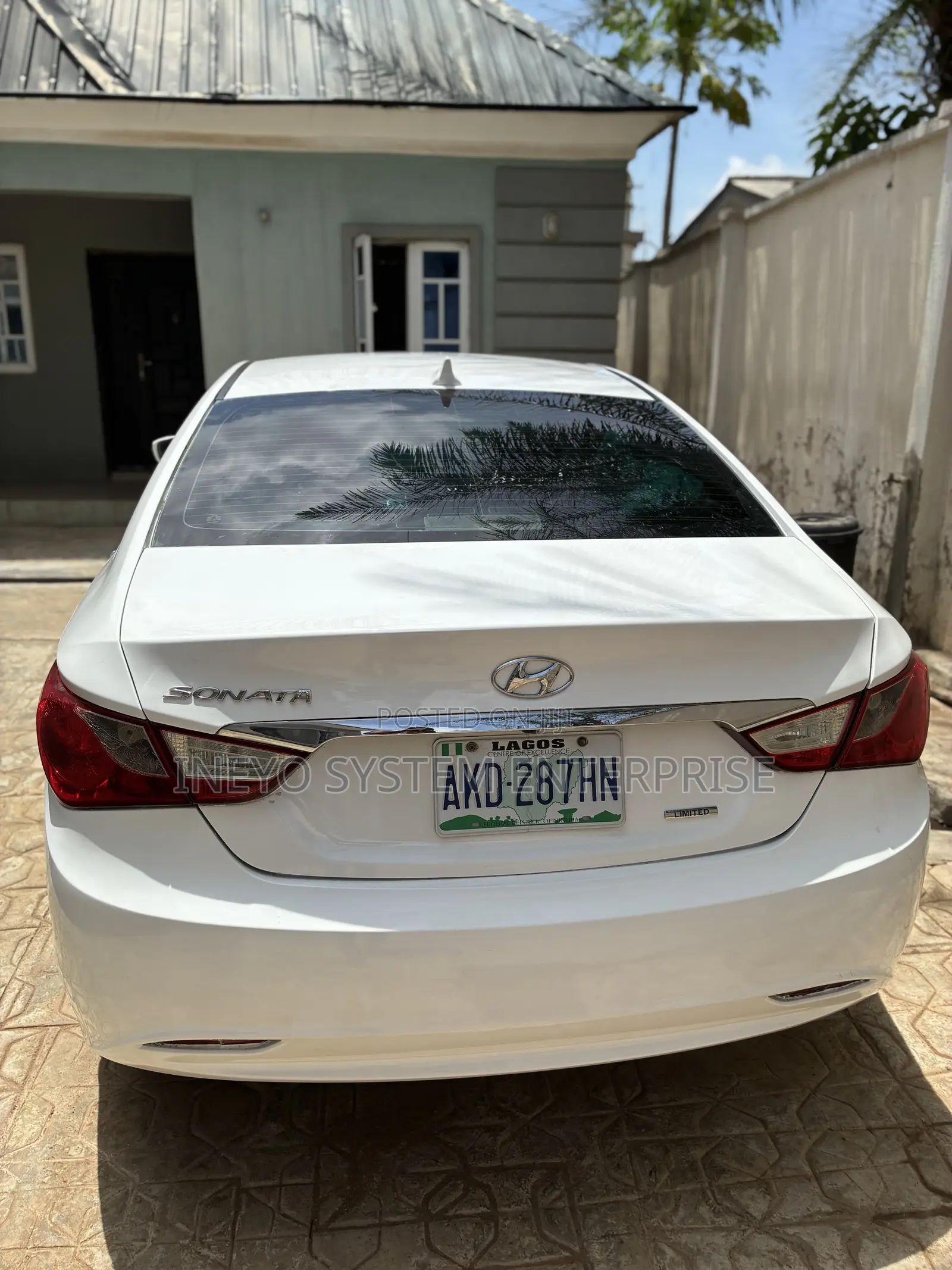 Hyundai Sonata Limited Sedan FWD (2.4L 4cyl 6A) 2011 White