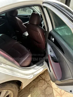 Hyundai Sonata Limited Sedan FWD (2.4L 4cyl 6A) 2011 White