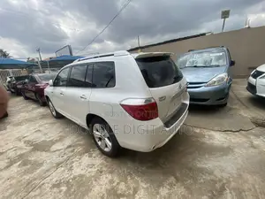 Toyota Highlander Limited 2010 White