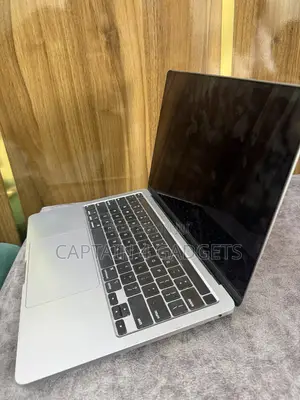 Laptop Apple MacBook 2020 8GB Intel Core i5 SSD 256GB