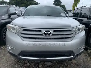Toyota Highlander Limited 3.5l 4WD 2013 Silver
